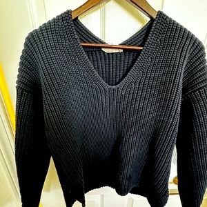 Everlane texture cotton v neck size medium